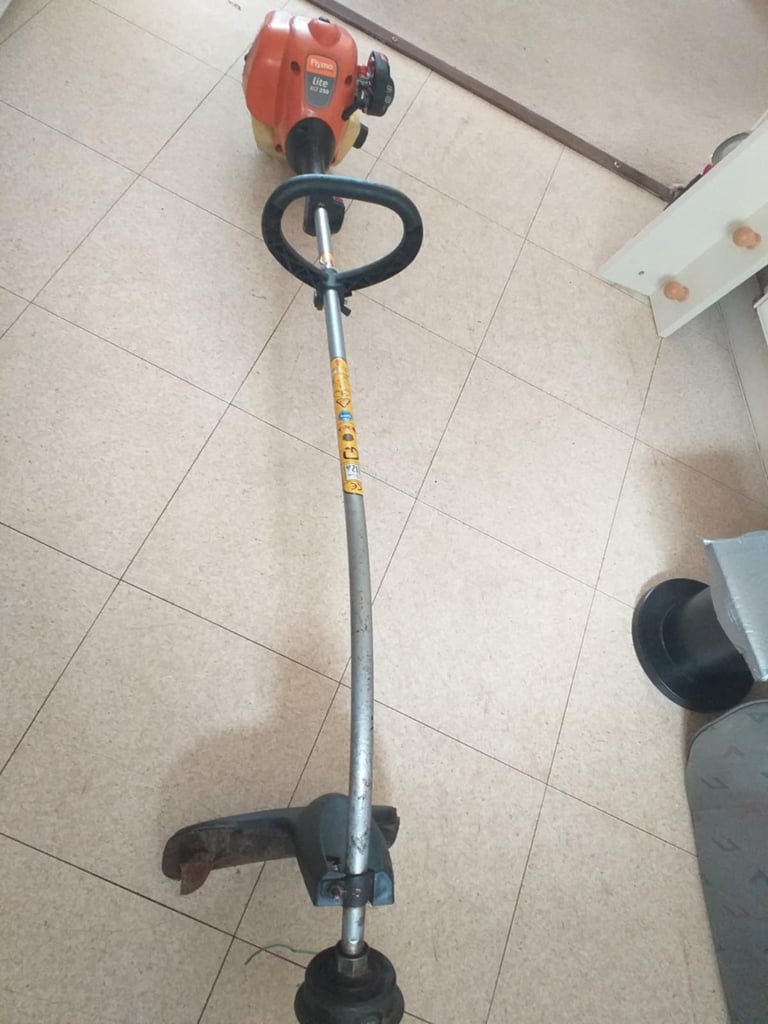 FLYMO LITE XLT 250 GRASS STRIMMER
