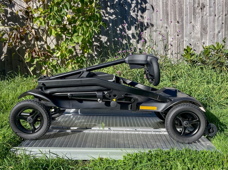 Pride GoGo MG2 Ultra Light FOLDING MOBILITY SCOOTER 14.7KG AIRLINE SAFE was £2495