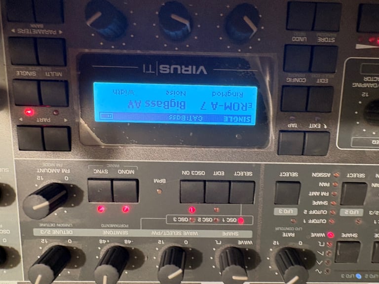 ACCESS VIRUS TI2 61 Key Synthesiser Excellent condition 