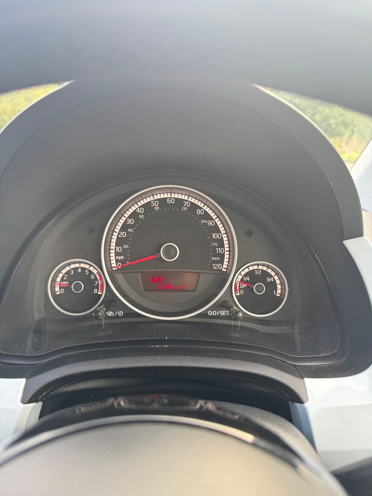 Volkswagen, UP, Hatchback, 2013, Manual, 999 (cc), 3 doors