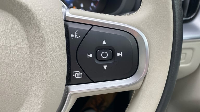 2021 Volvo XC60 2.0 B4D Momentum 5dr AWD Geartronic Diesel Estate Estate Diesel Automatic