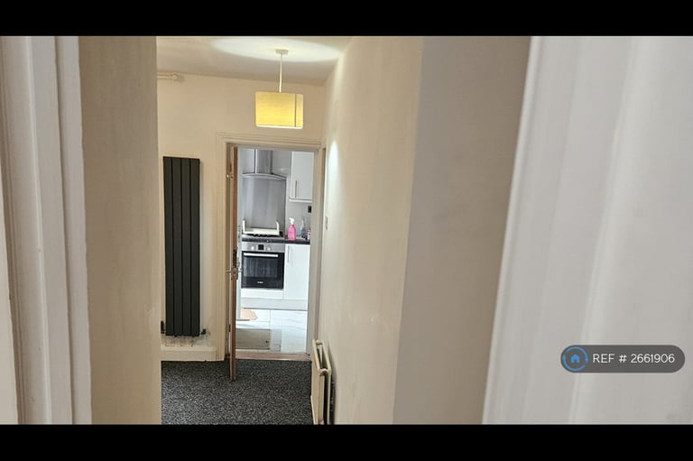 2 bedroom flat in Sangley Road, London, SE25 (2 bed) (#2661906)