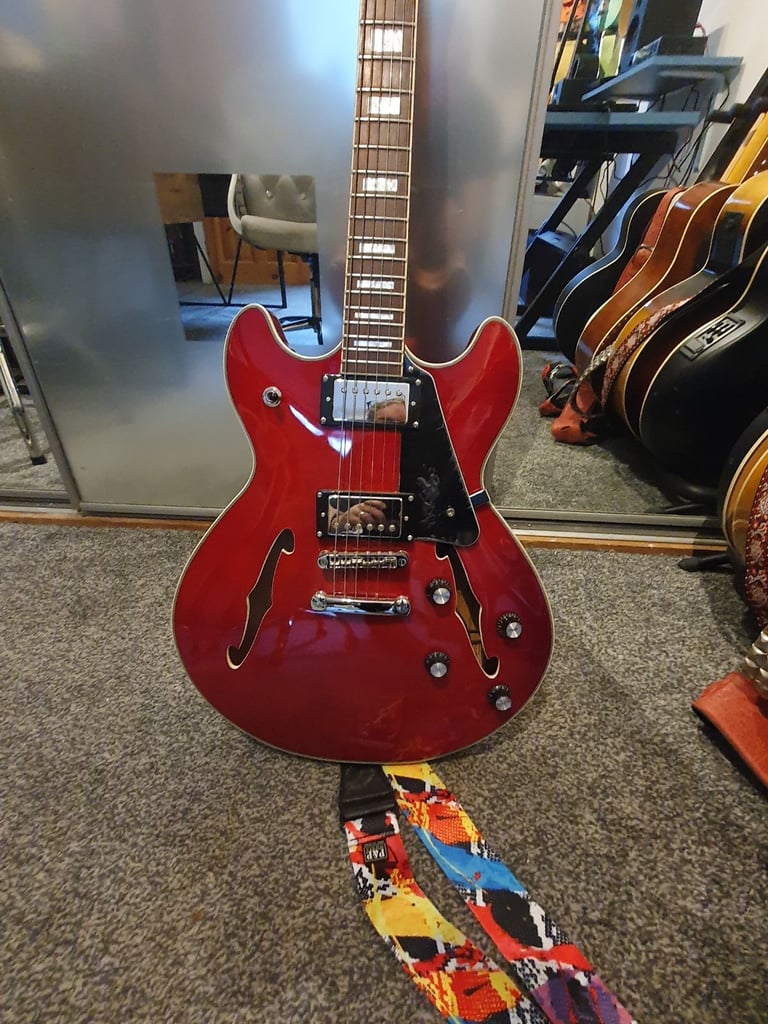 Harley Benton hollowbody electric guitar. As new!