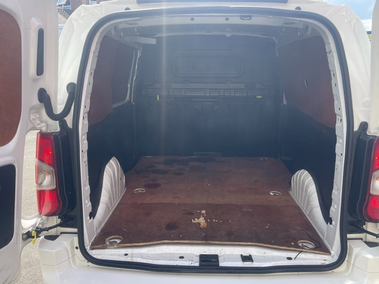 2021 Vauxhall Combo 2300 1.5 Turbo D 100ps H1 Sportive Van PANEL VAN Diesel Manual