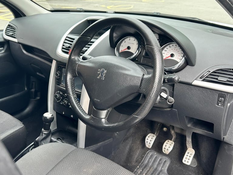 2011 Peugeot 207 1.4 VTi Sportium Euro 5 5dr HATCHBACK Petrol Manual