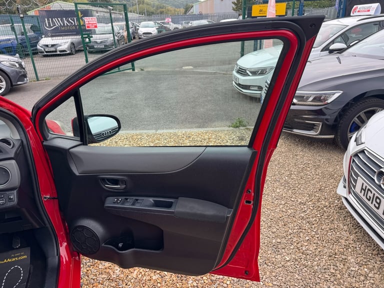 2014 Toyota Yaris 1.33 VVT-i Icon+ 5dr HATCHBACK Petrol Manual