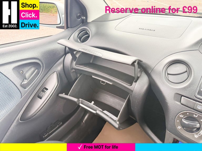 Toyota Yaris 1.3 VVT-i Blue Hatchback 5dr Petrol Manual (133 g/km, 85 bhp) Petrol Manual - Image 41