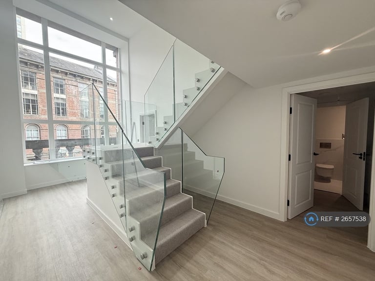 2 bedroom flat in Great George Street, Leeds, LS1 (2 bed) (#2657538)
