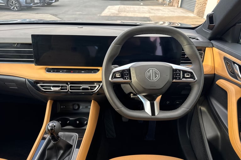 2024 MG MG HS 106290 Hatchback Petrol Manual