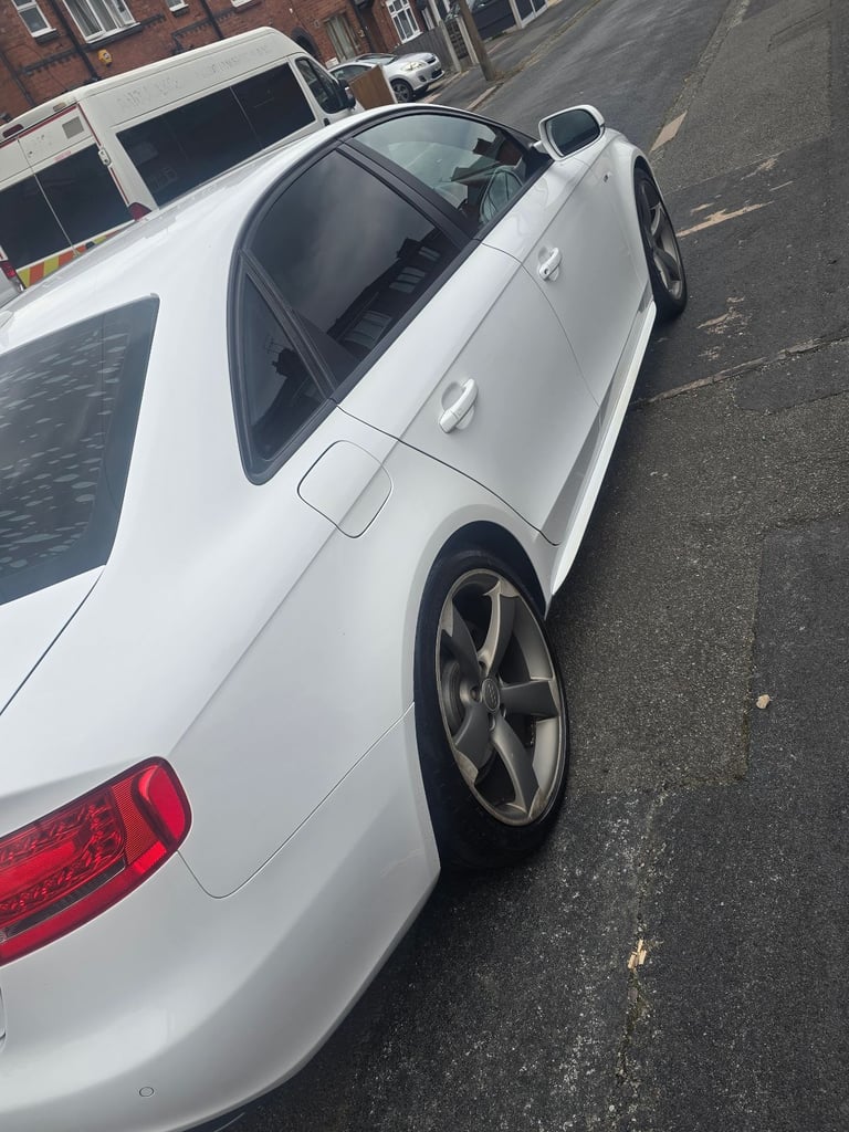 Audi A4 2.0 TFSI Black Edition S Tronic Quattro S Line (2011)