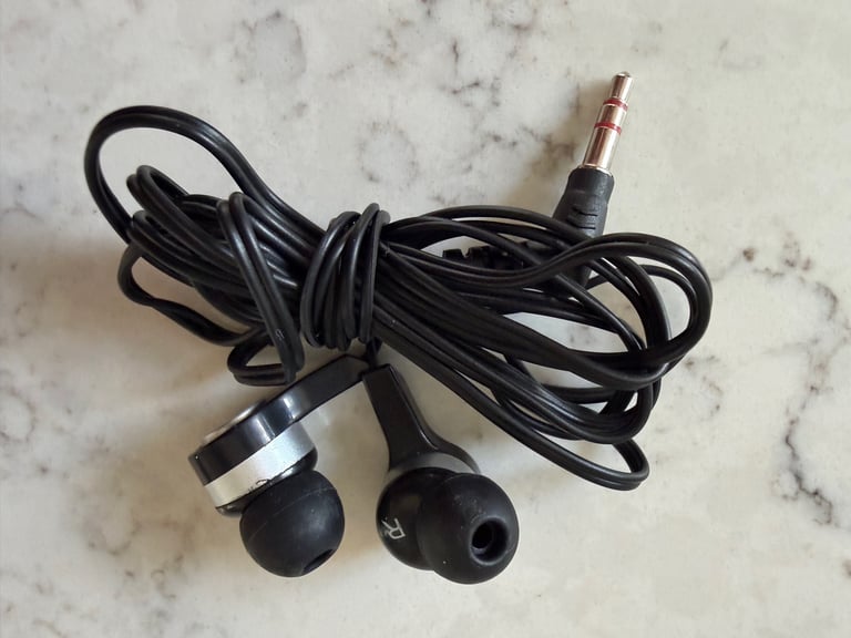 EarBuds with 3.5mm Headphone Plug