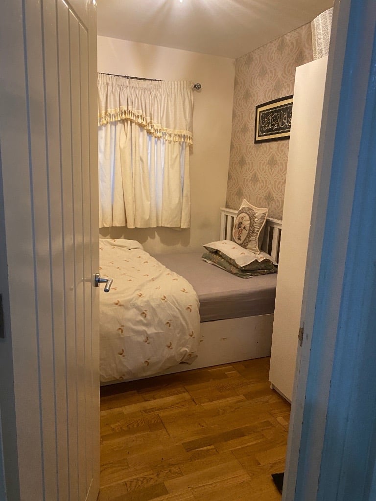 1 big sharing room near Manor park / Ilford for rent