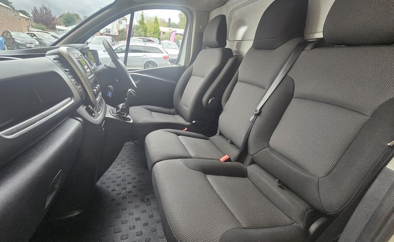 RENAULT TRAFIC 2.0 LL30 ENERGY dCi 120 Business+ MY19 2021