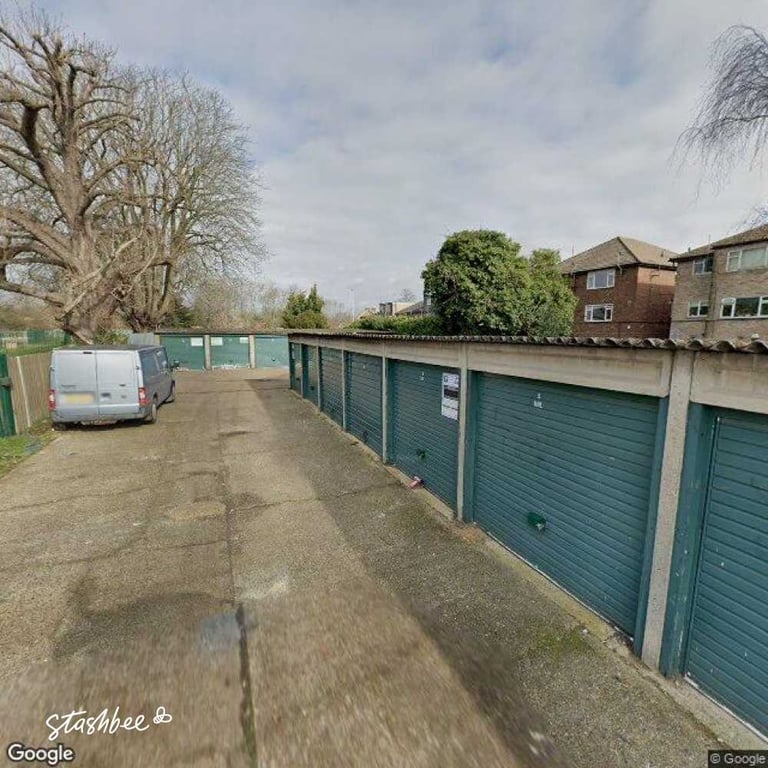 Garage to rent in London (N22) | Stashbee