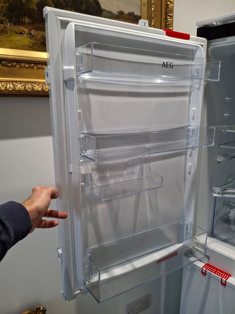 New AEG Integrated Fridge Freezer OSC6T185ES