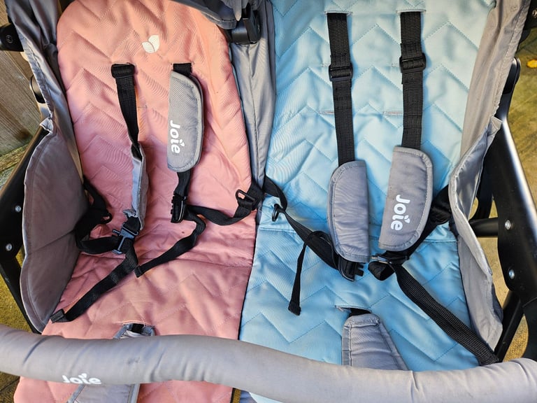 Jole' Double Push Chair. In Very Good Condition!