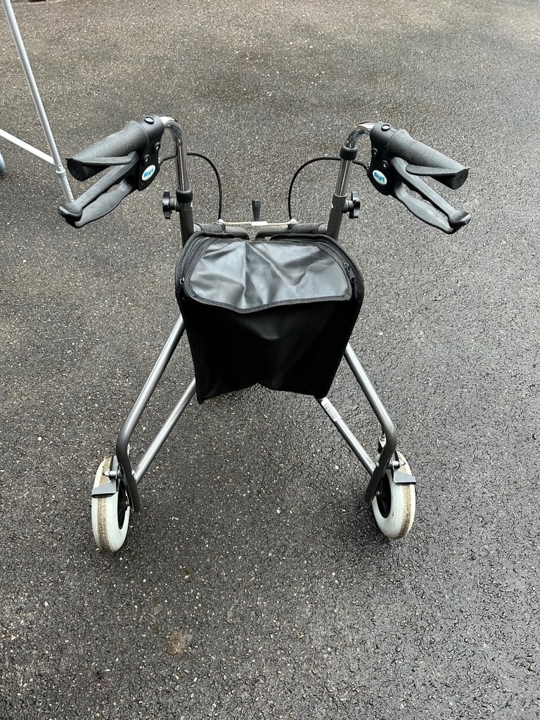 Mobility rollator 3 wheeler