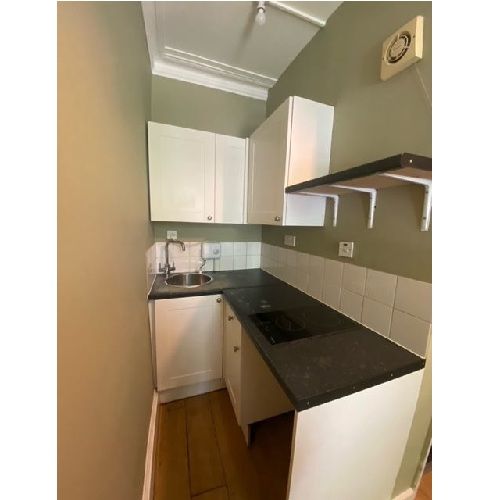 Lovely Bedsit in Avenue Gardens, Acton Town, W3 8HA ***All Utility Bills Inc***