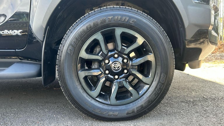 2024 Toyota Hilux 2.8 D-4D Invincible X Pickup Double Cab 4dr Diesel Auto 4WD Euro 6 (s/s) (2 PIC...