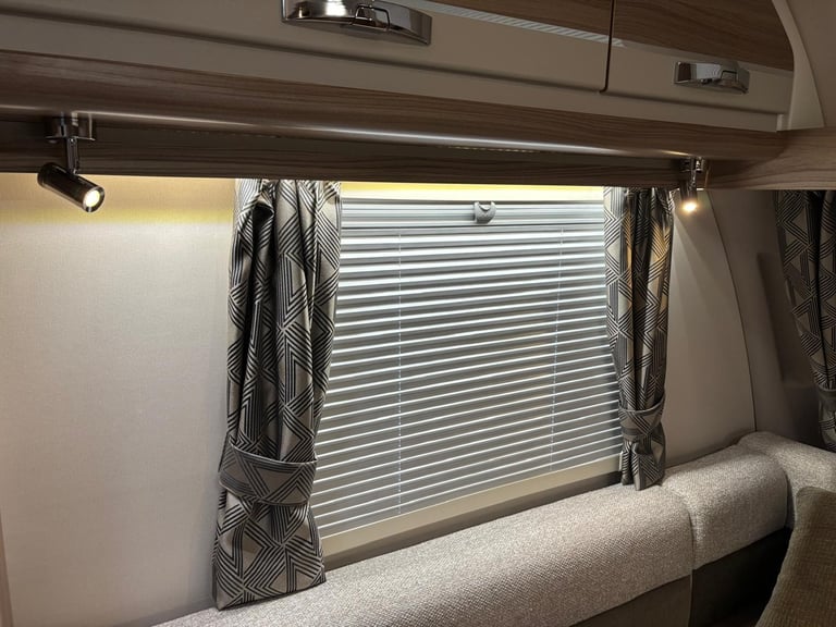 2022 SWIFT CHALLENGER 650, REAR FIXED ISLAND BED, CENTRE WASHROOM, ALDE, 