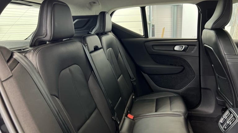 2021 Volvo XC40 Inscription, B4 mild hybrid (Rear Camera,  Black Leather Interior) Estate Petrol ...
