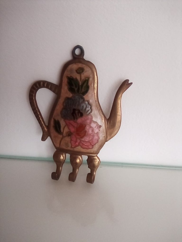 image for Kitchen coffee pot shaped metal wall mounted key holder.