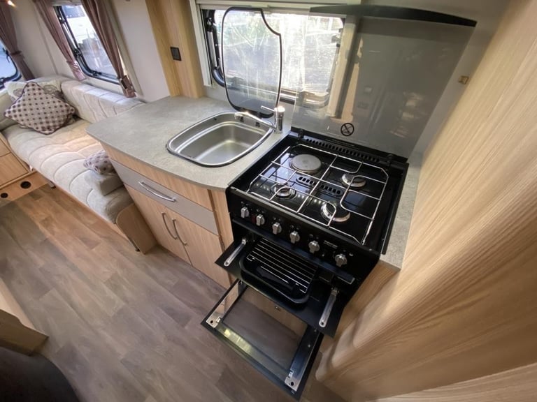 2015 COACHMAN VISION 450/2 DESIGN EDITION LUXURY CARAVAN