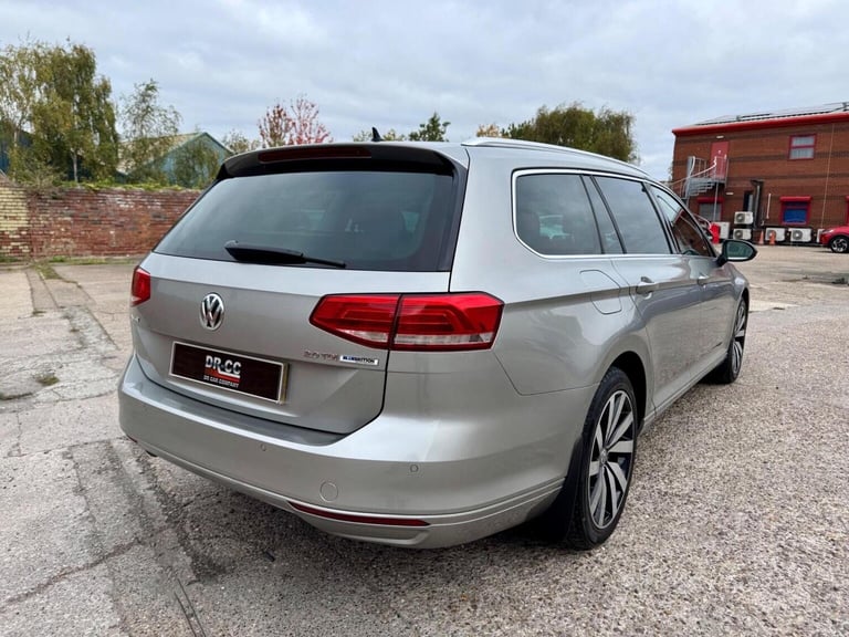 VOLKSWAGEN PASSAT 2.0 TDI BlueMotion Tech SE Business DSG Euro 6 (s/s) 5dr 2015