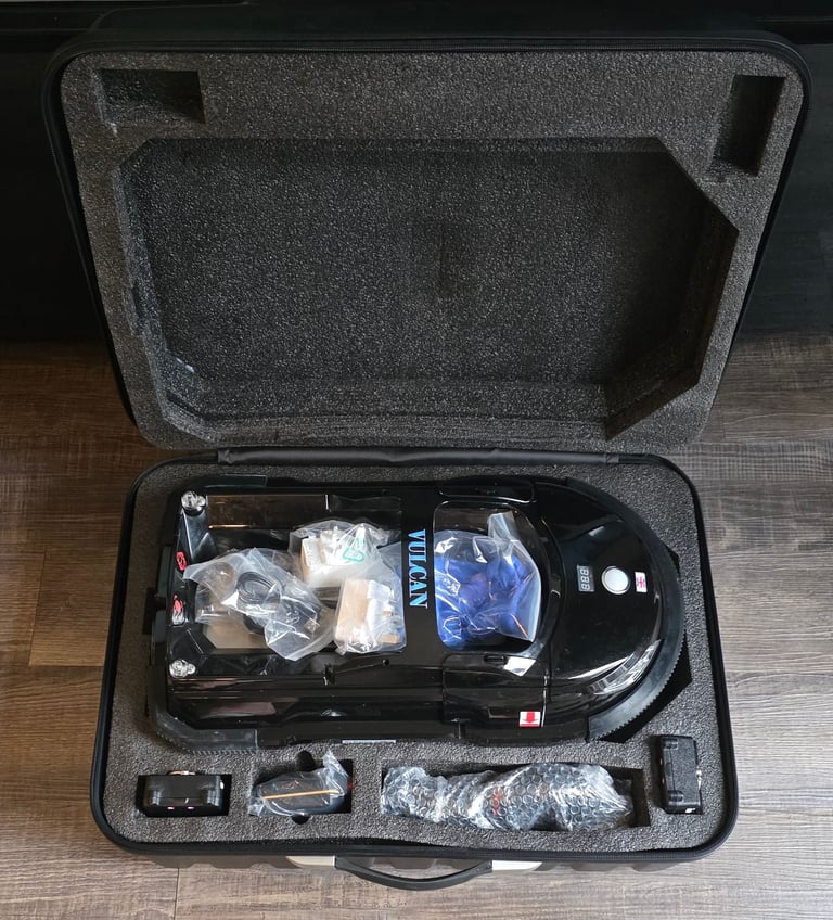 Boatman Vulcan Pro v2. Baitboat with Autopilot gps & Sonar. Carp Fishing.