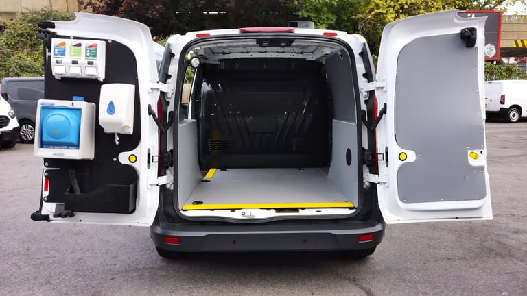 2017 Ford Transit Connect 220 L1 SWB EURO 6,AIR CONDITIONING,FRONT+REAR PARKING SENSORS,PARK ASSI...