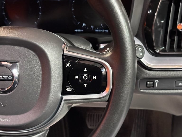 2019 19 VOLVO V60 CROSS COUNTRY 2.0 D4 PLUS ESTATE 5DR DIESEL AUTO AWD EURO 6 (S