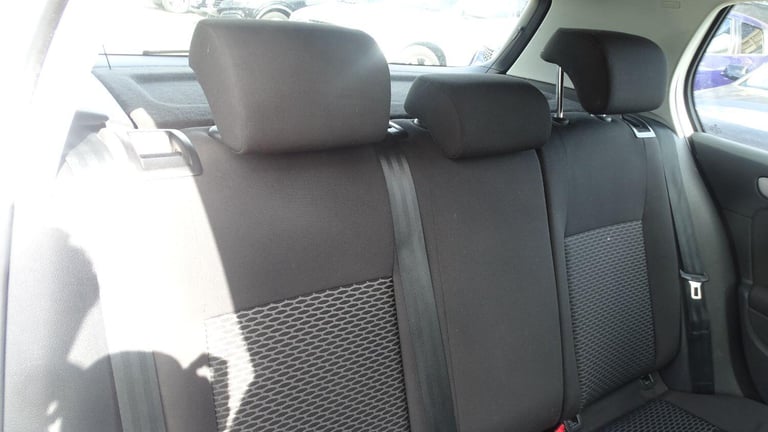 VOLKSWAGEN GOLF 1.4 Twist hatch petrol Silver Manual Petrol 2011