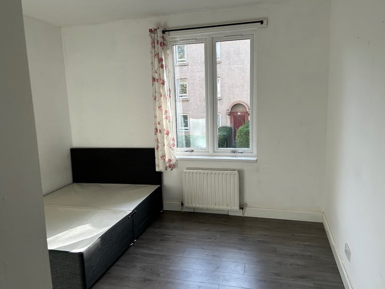 Refurbished two double bedroom flat to rent