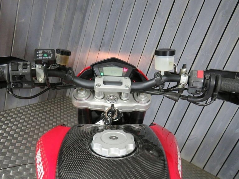 2010 10 DUCATI HYPERMOTARD 1100