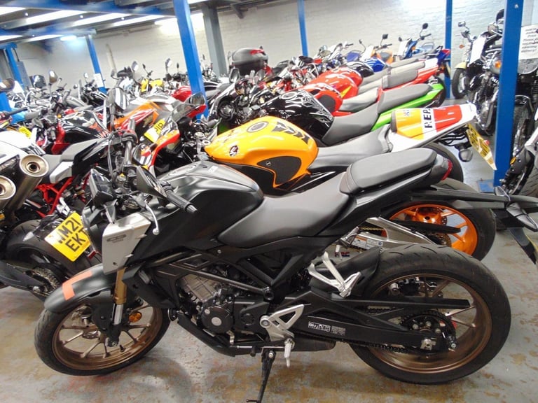 Honda CBF125NA-M CB125 2021 low miles splendid learner naked modern retro bike