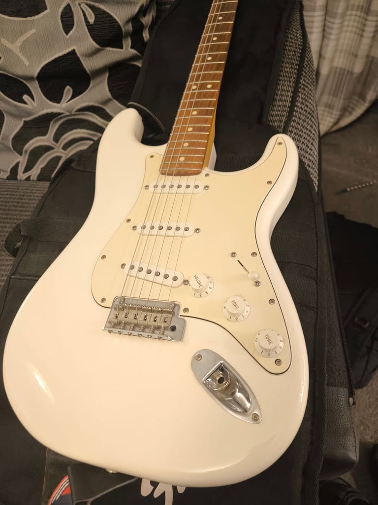  🎸 Fender Player Stratocaster – Made in Mexico (2019, Polar White)