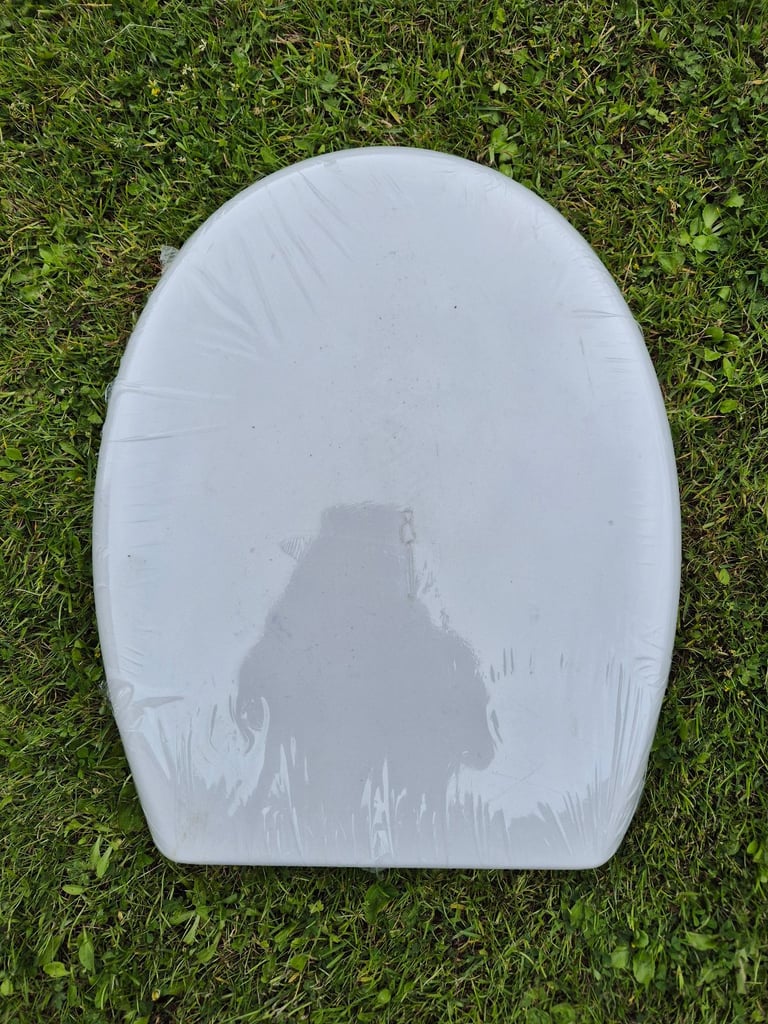 image for Soft Closing Toilet Seat Unused