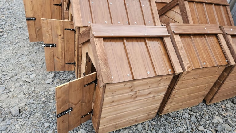 Timber dog kennels with tin roof 