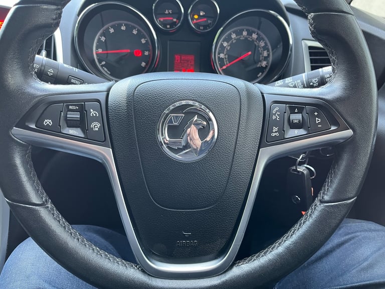 2015 Vauxhall Astra 1.4 16v Excite Hatchback 5dr Petrol Manual Euro 5 (100 ps)