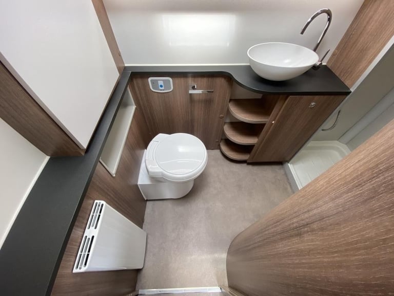 2018 BAILEY UNICORN VALENCIA 4 BERTH TOURING CARAVAN
