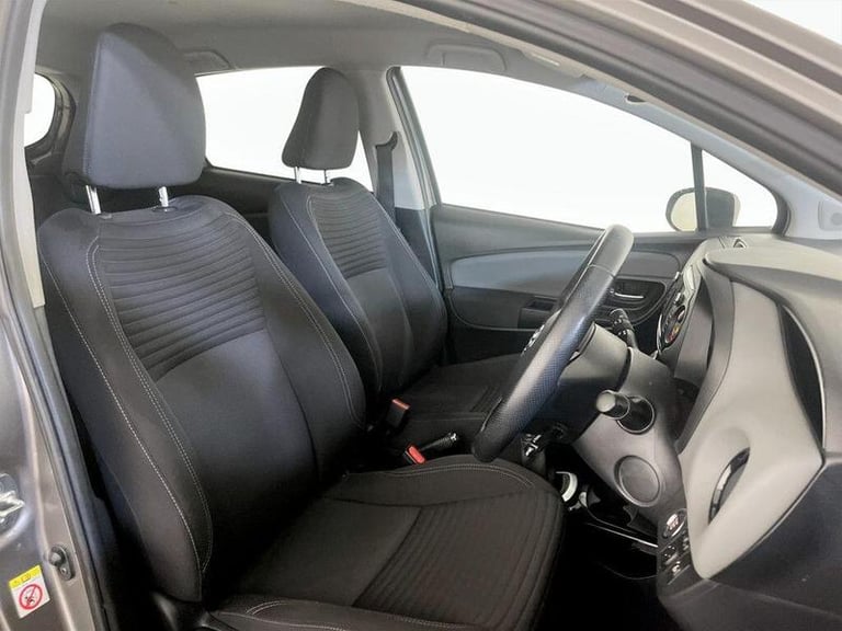 2017 Toyota Yaris 1.33 VVT-i Design 5dr HATCHBACK PETROL Manual