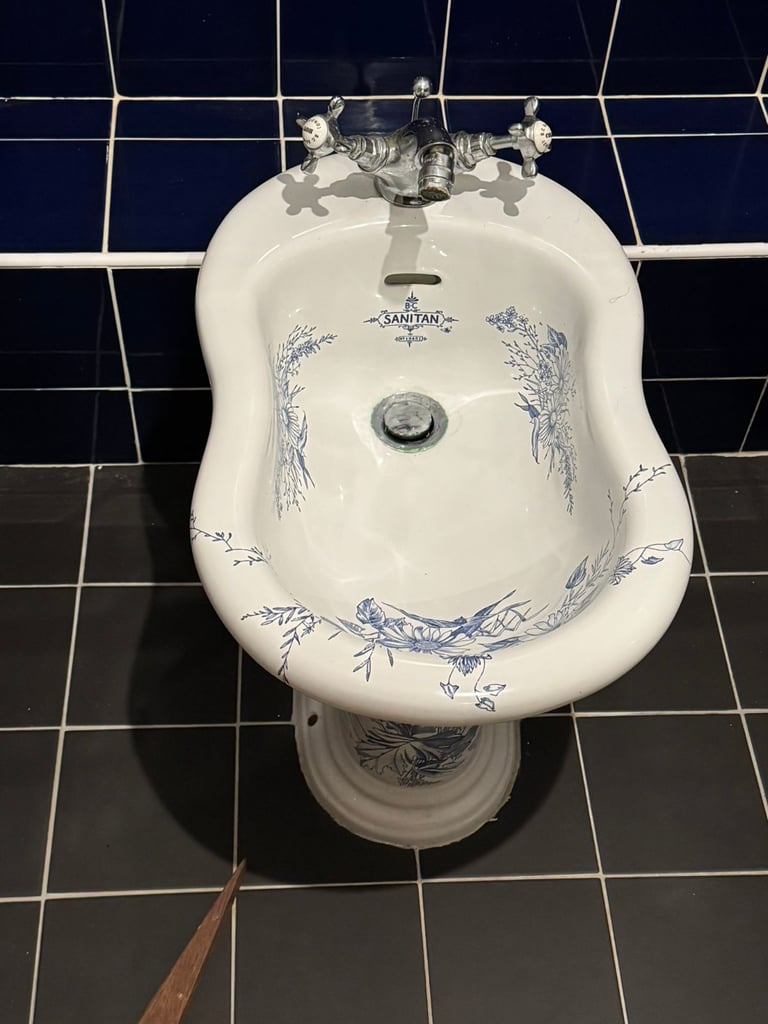 Vintage bathroom suite