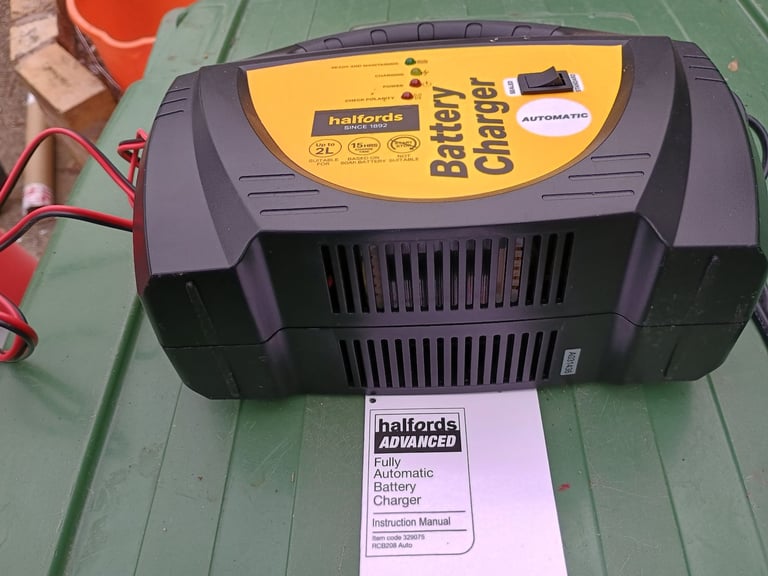 Halfords Car battery Charger (up to 2 litre)