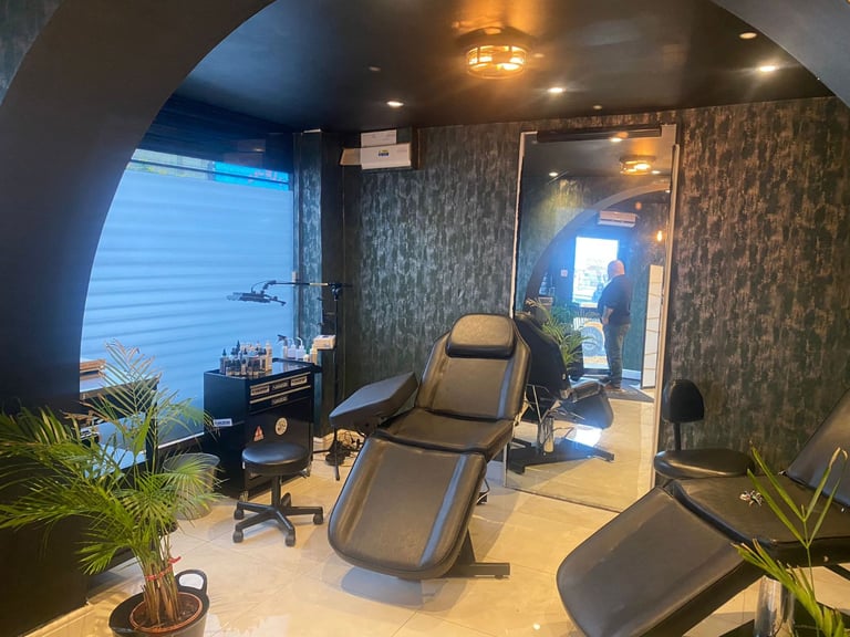 Great city location for this shop unit - perfect for a beauty salon