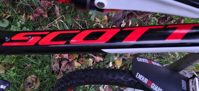 SCOTT GENIUS CARBON💥 FOX FRONT/BACK SUSPENSIONS USED 2-3 TIMES SIZE MEDIUM £650  