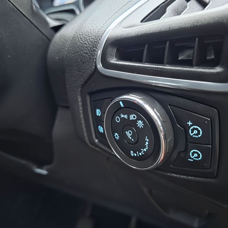 FORD FOCUS MK3 TITANIUM MODEL 1.6 DIESEL 115 BHP YEAR 2012 12 MONTHS MOT £20 ROAD TAX PER YEAR!!!