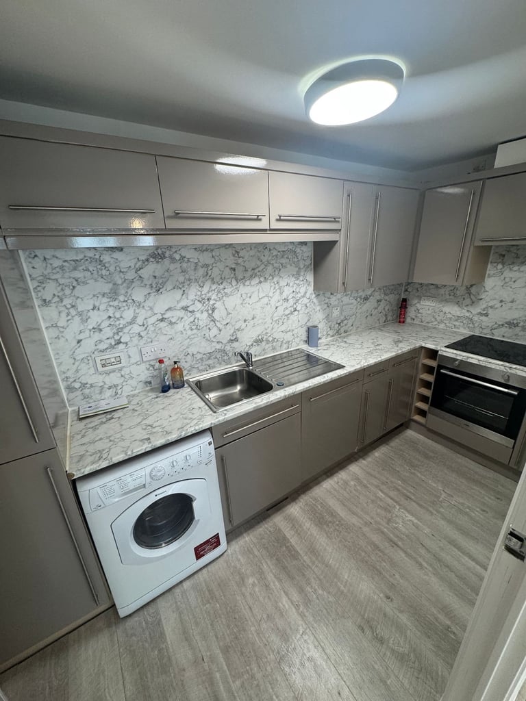 WALLACE STREET, Modern 2 Bedroom Apartment TO LET – £1,095 PCM