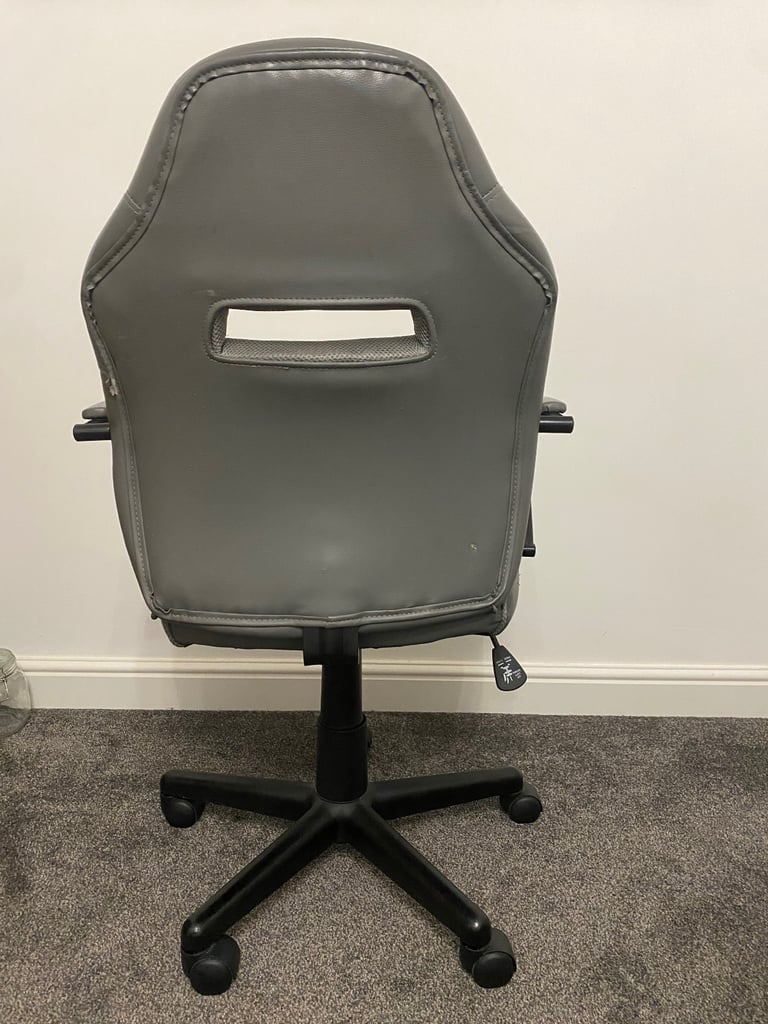 Comfy office chair for sale! With lower back surport 