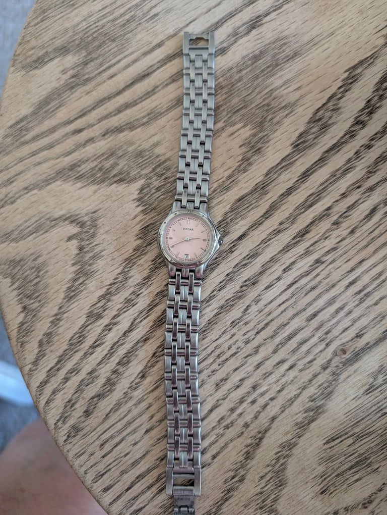 Ladies Pink Faced Pulsar Watch with Calender.