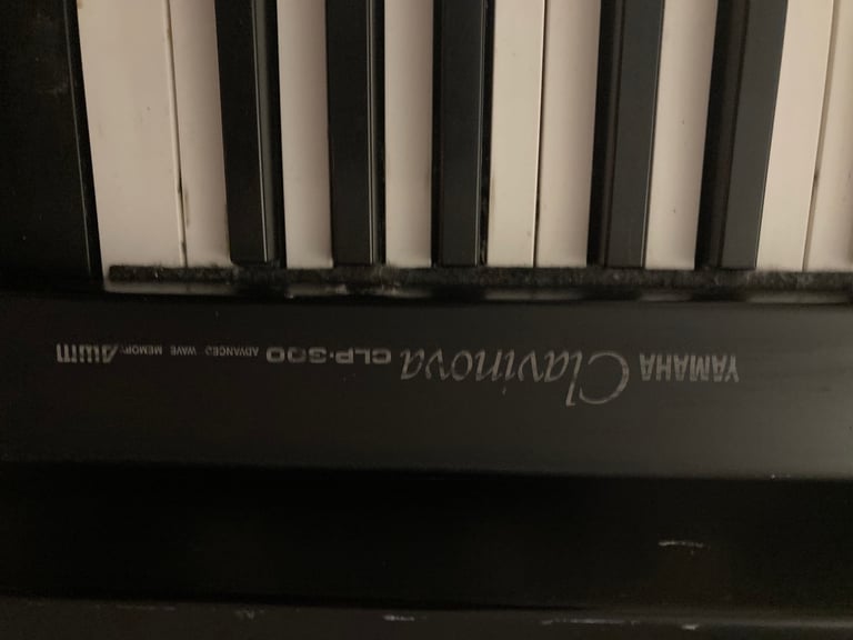 Yamaha Clavinova CLP 300 